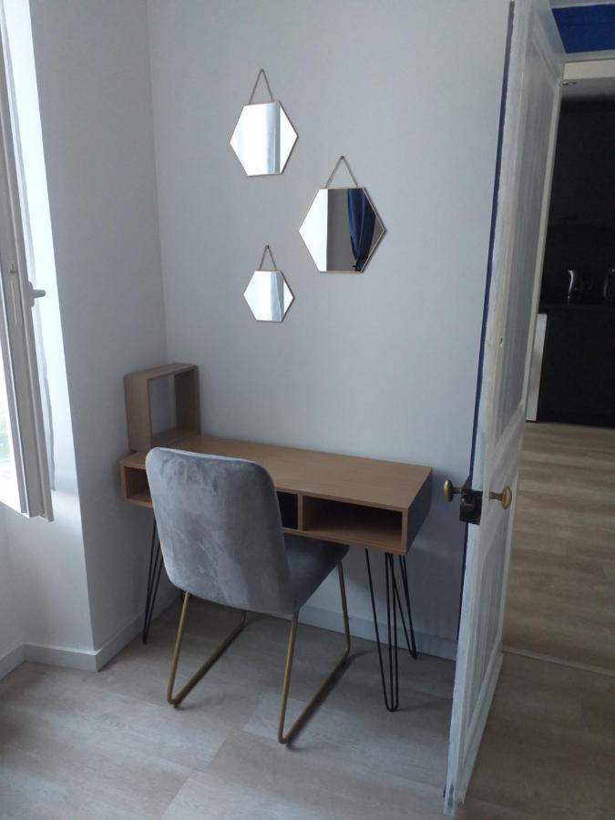 Les Volets Bleus - Deux Appartements Et Un Studio, Jardin Бурж Екстериор снимка