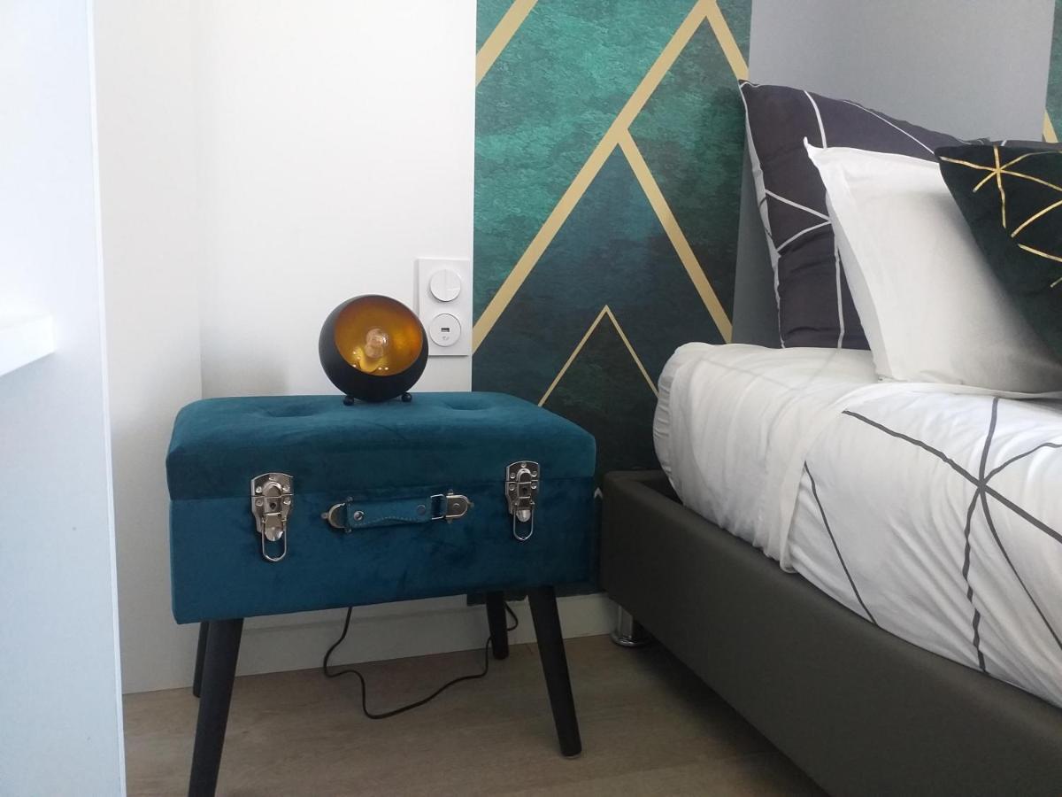 Les Volets Bleus - Deux Appartements Et Un Studio, Jardin Бурж Екстериор снимка