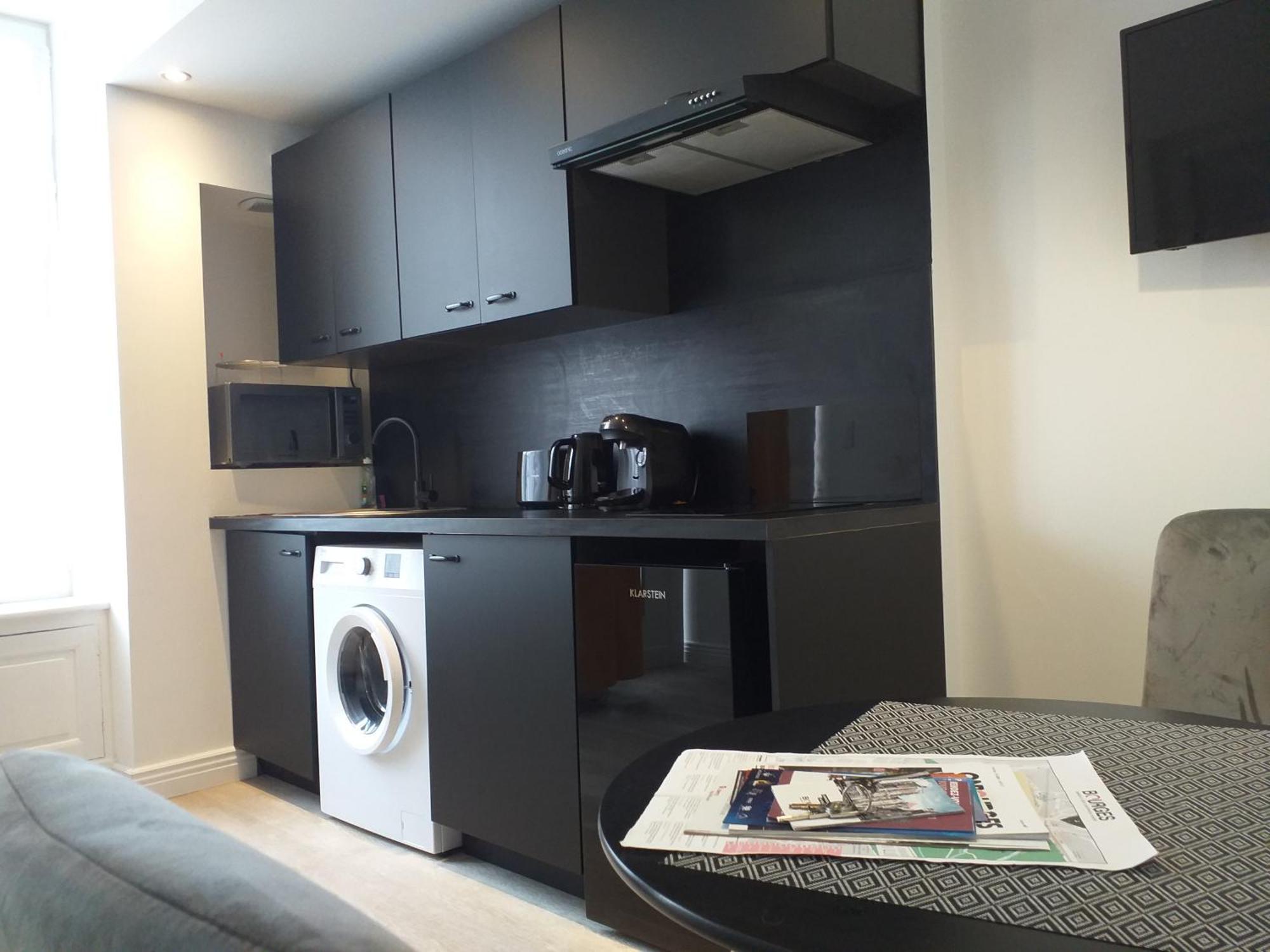 Les Volets Bleus - Deux Appartements Et Un Studio, Jardin Бурж Стая снимка